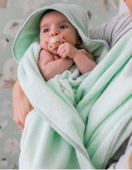 toalla delantal bebé verde_petite marmotte