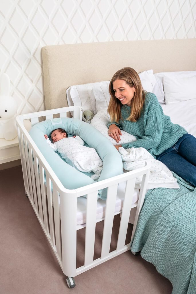 Las cuatro mejores cunas colecho con las que podrás dormir cerca de tu bebé