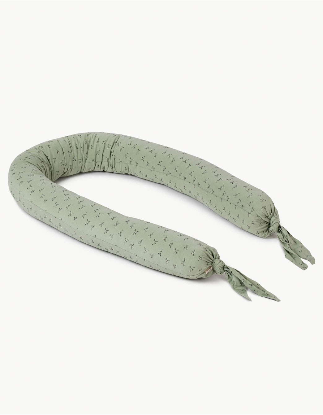 Cojín protector Olive para cuna con diseño en tono verde oliva en algodón orgánico.