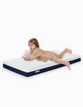 Colchón de cuna Care con firmeza equilibrada y superficie confortable para el descanso infantil.