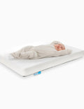 Colchón de cuna para bebé con superficie firme y transpirable que favorece un descanso cómodo y seguro.