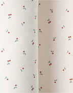 Detalle de algodón orgánico con estampado Cherries para nido bebé Petite Marmotte