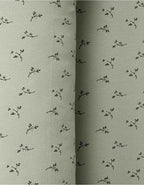 Detalle del estampado Olive sobre algodón orgánico para bebé.