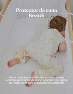 Protector de cuna Breath con tejido de malla 3D transpirable instalado en una cuna de bebé, permitiendo la circulación continua del aire.