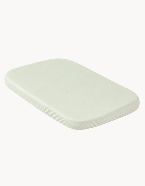 Sábana con protector impermeable para minicuna 50x90 cm color arena.