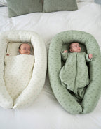Saco de bebé 4 estaciones Olive Cream de algodón orgánico en cuna nido
