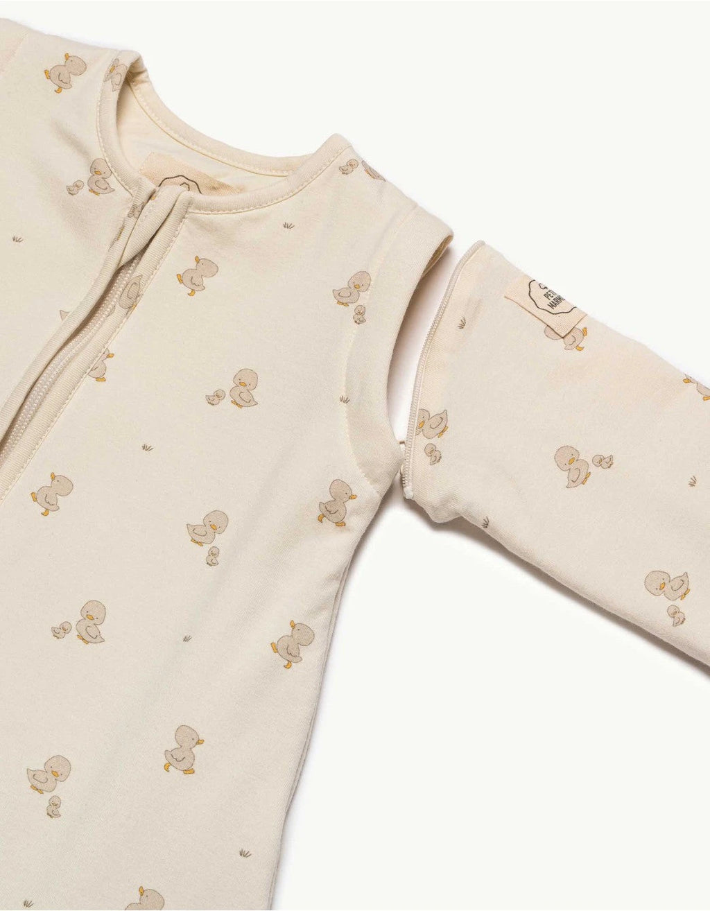Detalle de las mangas desmontables del saco de dormir entretiempo Ducks TOG 1,5.