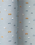 Detalle del estampado Vehicles en algodón orgánico del saco de dormir bebé TOG 1.5