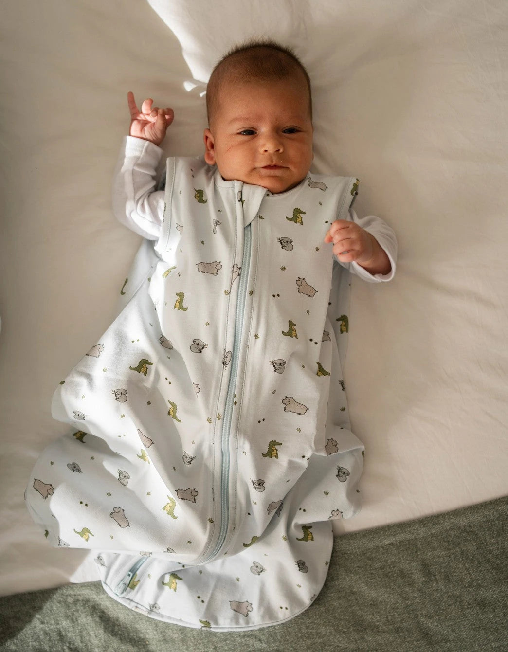 Bebé con saco de dormir Wild TOG 0,5 de algodón orgánico.