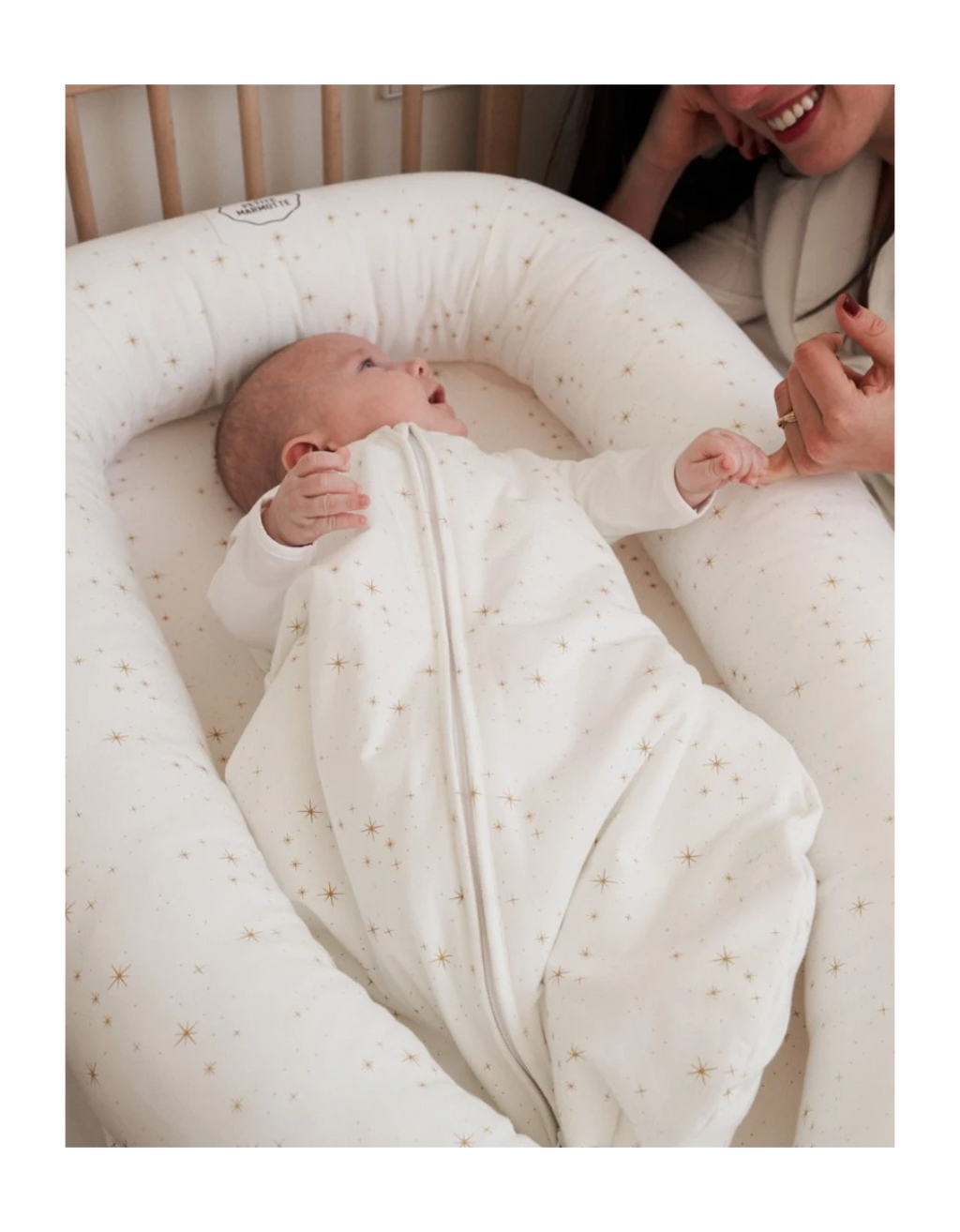 Bebé descansando en saco de dormir Stars TOG 2,5 de algodón orgánico.